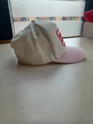 Gorra beige y rosa