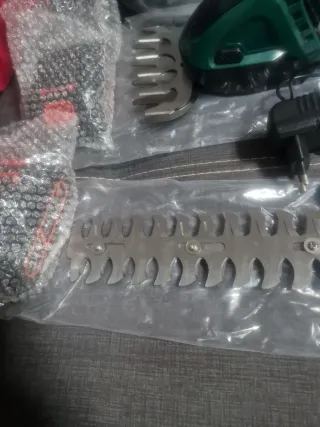 Cortasetos y cortacésped eléctrico