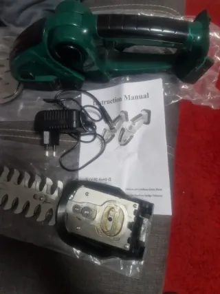 Cortasetos y cortacésped eléctrico