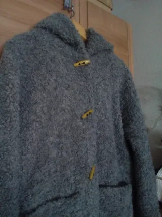 Chaquetón gris Pull and Bear mujer