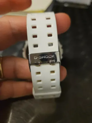 Casio G-Shock GA-110 Blanco y Dorado