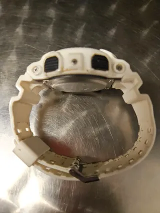 Casio G-Shock GA-110 Blanco y Dorado