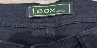 Pantalón corto negro Leox