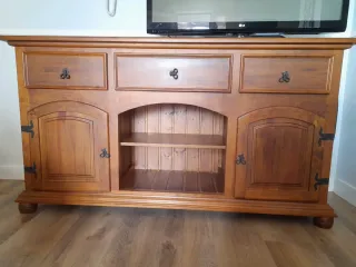 Mueble de comedor de madera