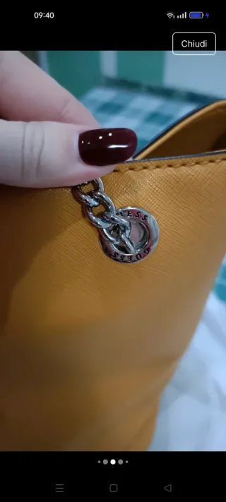 Borsa a spalla Guess Gialla