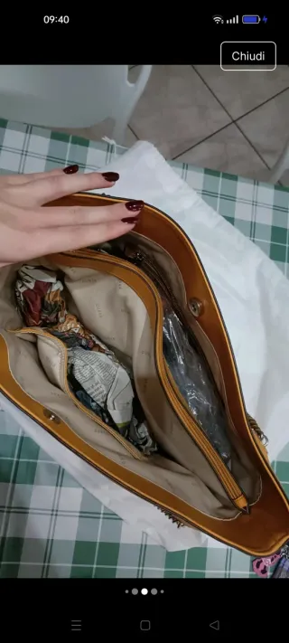 Borsa a spalla Guess Gialla