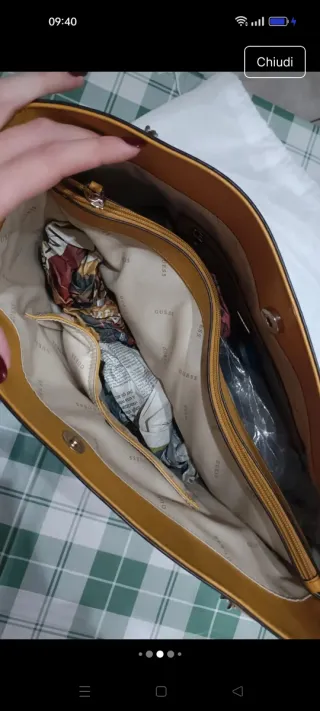 Borsa a spalla Guess Gialla