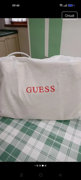 Borsa a spalla Guess Gialla