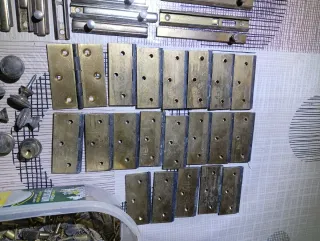 Herrajes de latón antiguos