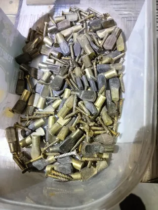 Herrajes de latón antiguos