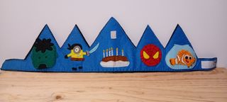 Corona de cumpleaños de fieltro personalizada