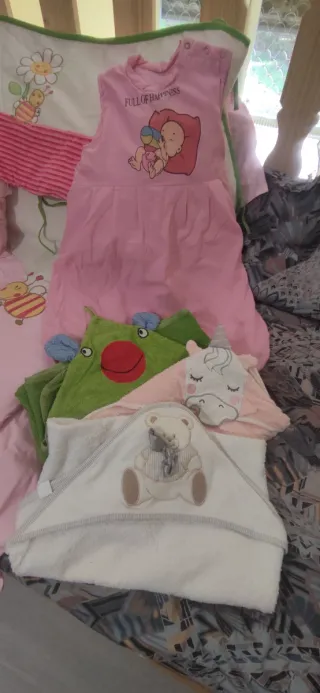 Cuna, colchón y complementos