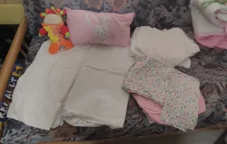 Cuna, colchón y complementos