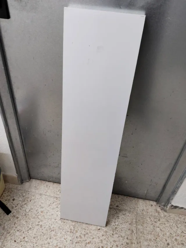 Baldas de pared blancas