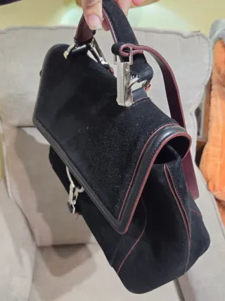 Bolso Zara Negro y burdeos. Con asa de mano/hombro