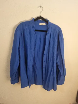 Camisa azul WOMAN con volantes