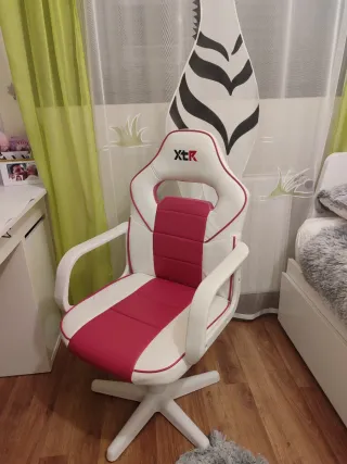 Silla de escritorio XTR blanca y rosa