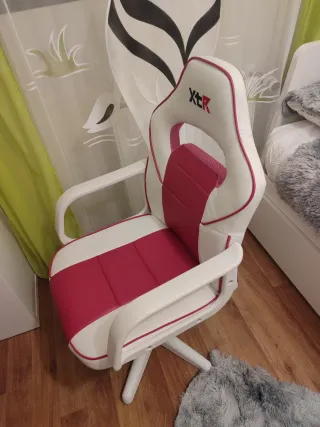 Silla de escritorio XTR blanca y rosa