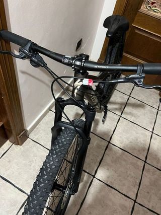 Bicicleta da Montagna Specialized Rockhopper