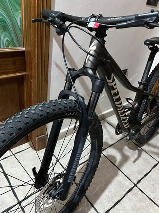 Bicicleta da Montagna Specialized Rockhopper