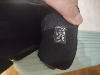 Zapatillas Geox negras con detalles dorados