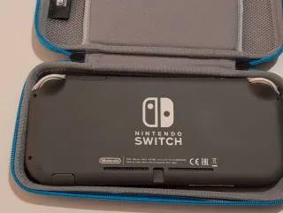 Nintendo Switch Lite Nera (scatola originale) + custodia