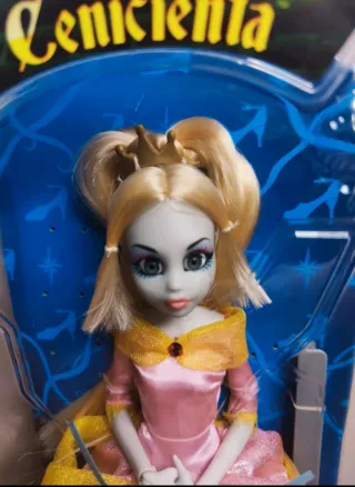 Princesas Zombies Cenicienta Muñeca Famosa