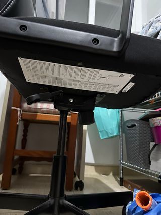 Silla de escritorio negra y marrón