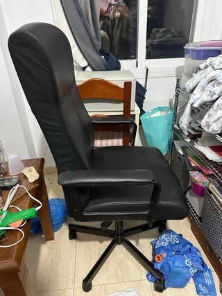 Silla de escritorio negra y marrón