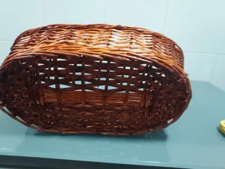 Cesta de mimbre con asa