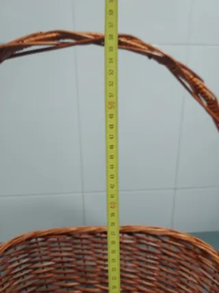 Cesta de mimbre con asa