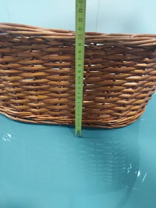 Cesta de mimbre con asa