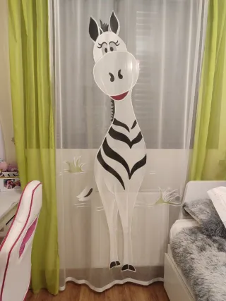 Cortinas juveniles verdes y blancas