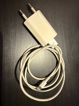 Cargador Apple iPhone (Adaptador + Cable)