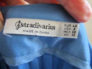 Falda plisada midi azul Stradivarius