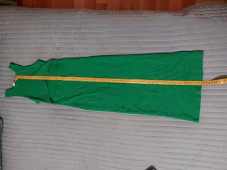 Vestido verde Pull&Bear con abertura