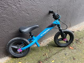 Bicicleta de equilibrio azul 12