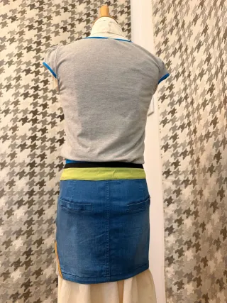 Vestido gris y azul con detalles