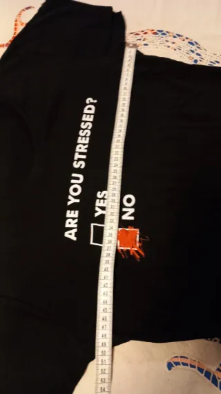 Camiseta Negra ARE YOU STRESSED? Corte entallado