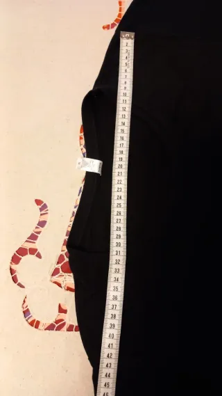 Camiseta Negra ARE YOU STRESSED? Corte entallado