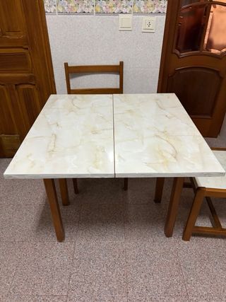 Mesa plegable con 2 sillas