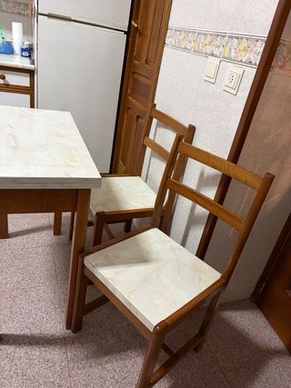 Mesa plegable con 2 sillas