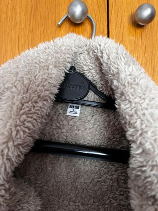 Chaqueta pelo Uniqlo beige