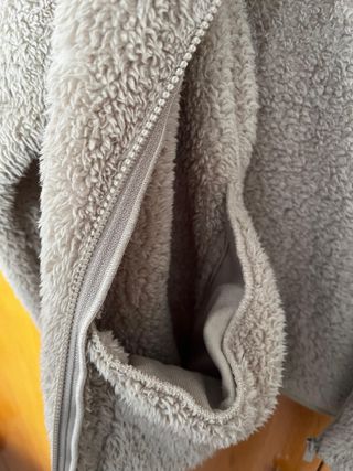 Chaqueta pelo Uniqlo beige