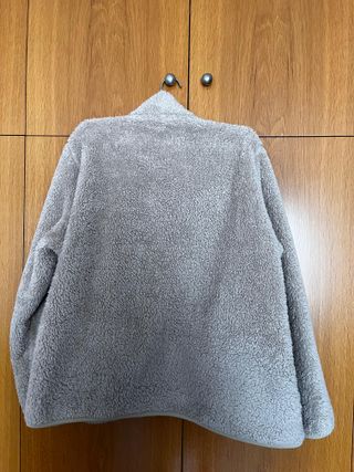 Chaqueta pelo Uniqlo beige