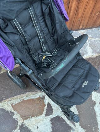 Passeggino viola e nero