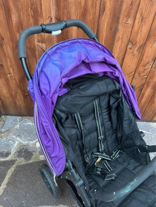 Passeggino viola e nero