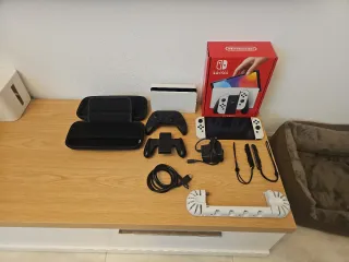 Nintendo Switch OLED + Custodia + Controller Pro