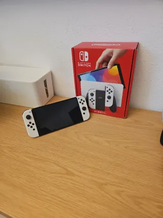 Nintendo Switch OLED + Custodia + Controller Pro