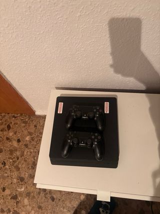 PS4 Slim 500GB Negra + 2 Mandos